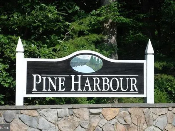 16 Pine Harbour Dr, Mineral, VA 23117