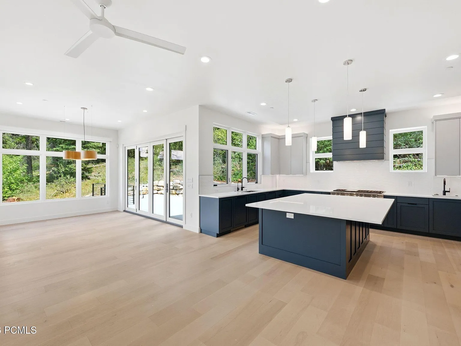 5 bed, 6.5 bath, 5400 sqft, $11,500 — Photo 4
