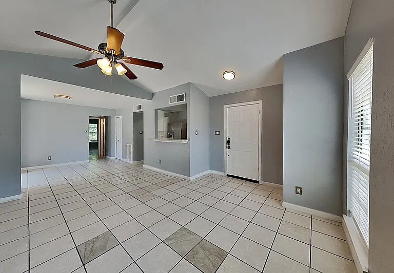 420 Dollins St — Photo 3