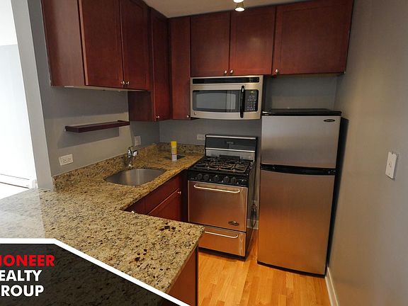 2nd image of 625 W Wrightwood Ave APT 514