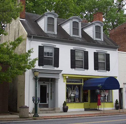 132 W High St Photo 1