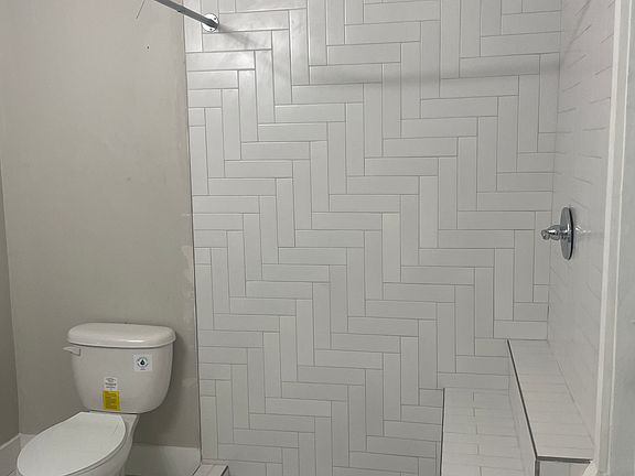 4th image of 710 E 37th St