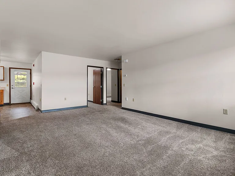 Hickory Drive and Pinecrest Apartments — Photo 22