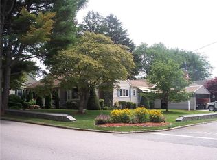 25 Seymour St, Warren, RI 02885