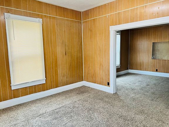 2nd image of 221 N 10th St