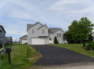 701 Wright Ct, Sandwich, IL 60548