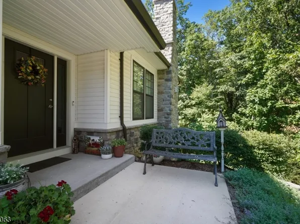 27 Bellflower Ct, Allamuchy Twp., NJ 07840