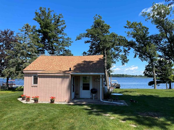 E5700 Waukaunaka St, Weyauwega, WI 54983