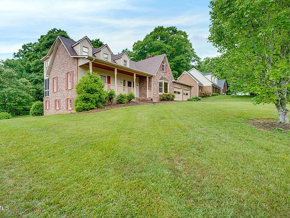 3rd image of 3307 Victoria Ct
