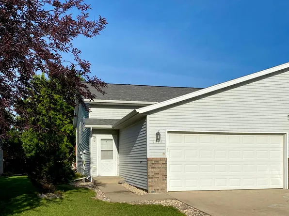 1717 49th St S, Fargo, ND 58103