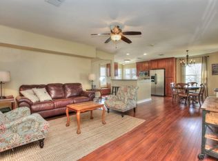 305 W Davilla St, Granger, TX 76530