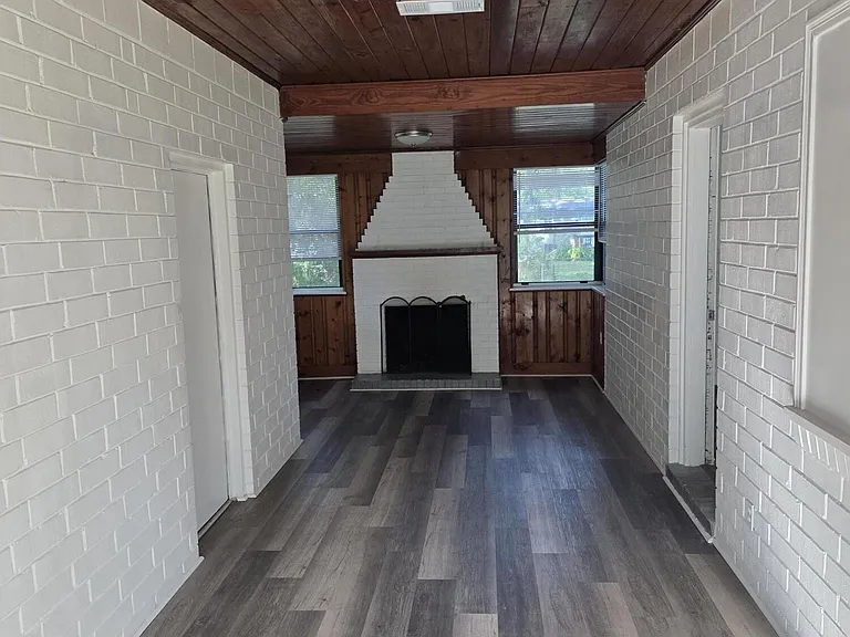 7816 Catawba Dr — Photo 2