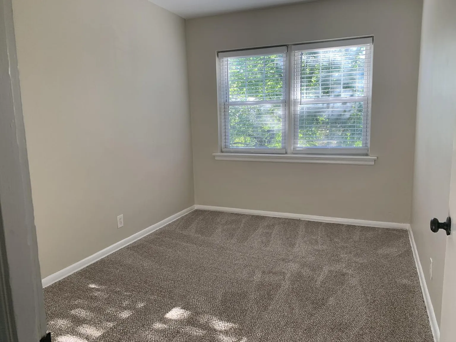 3 bed, 1200 sqft, $1,375 — Photo 3