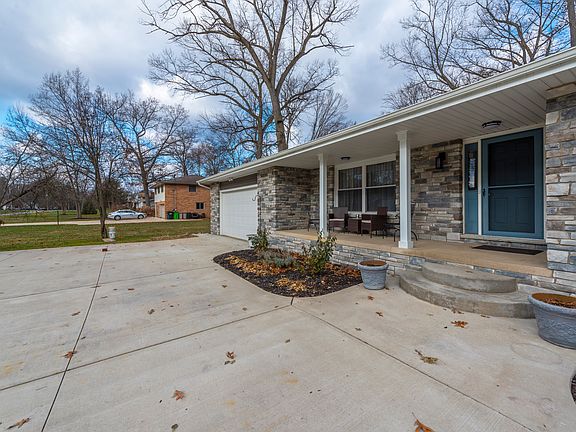 3rd image of 157 Forestwood Dr