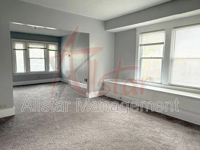 2 bed, 1.0 bath, 926 sqft, $795 — Photo 3