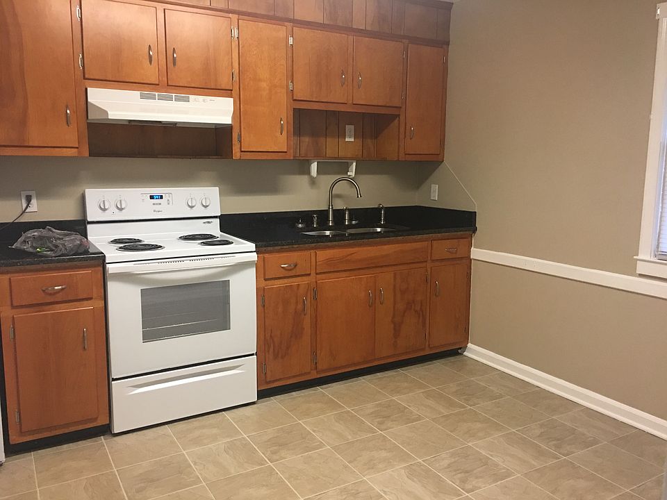 1st image of 121 Colonial Ct APT 1C