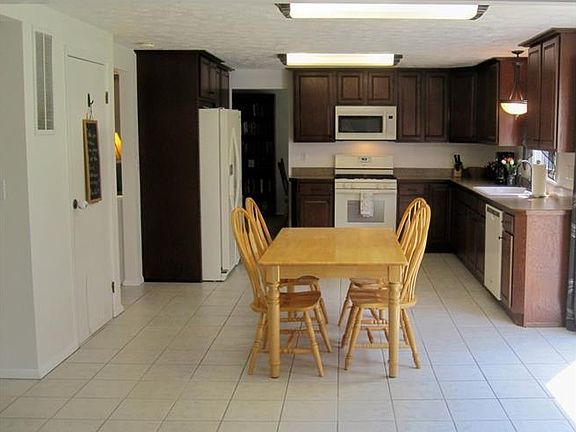 3rd image of 386 Huntingdon Ave