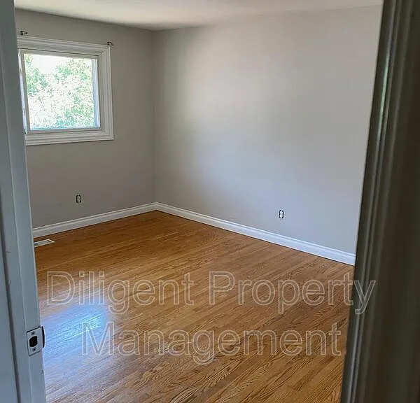1326 Hopewell Ave #1 — Photo 8