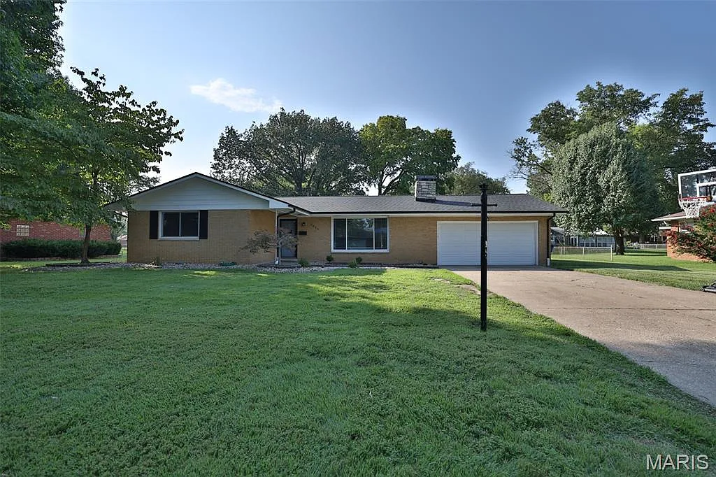 2455 Waterman Ave photo 1