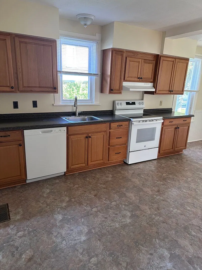 New Listing! Spacious & Bright Pleasant Gap home available now! — Photo 2