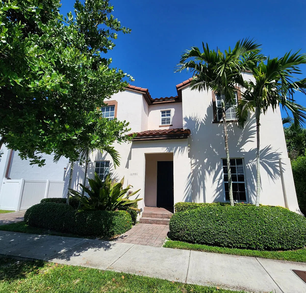 4 bed, 3162 sqft, $4,000 — Photo 1
