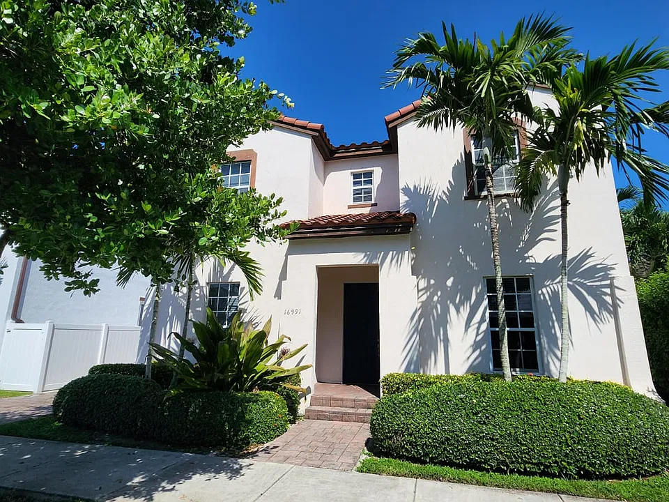 16991 SW 90th Ter