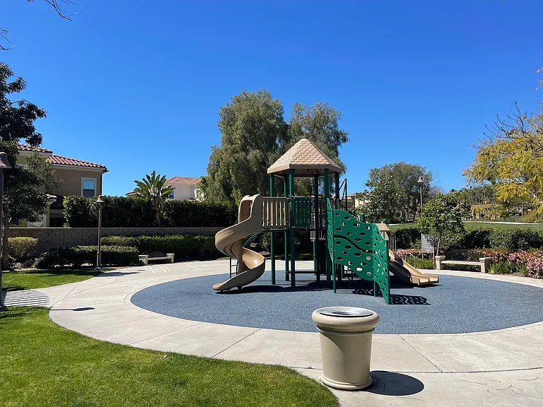 Within 150 feet walking distance from private studio is a community park setting with pool with jacuzzi, barbecues, tennis courts and outdoor fireplace