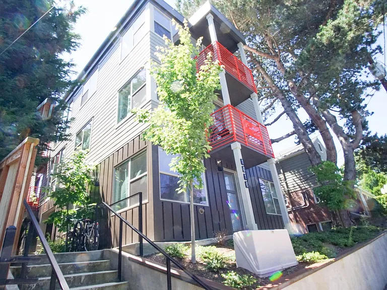 1616 SE Insley St #5 — Photo 14