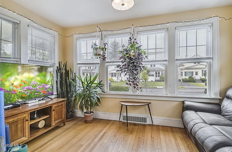 5th image of 138 Cardinal Avenue