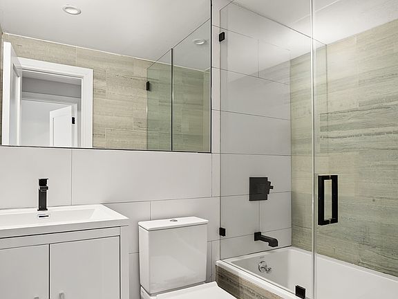 4th image of 1183 Jefferson Ave #1