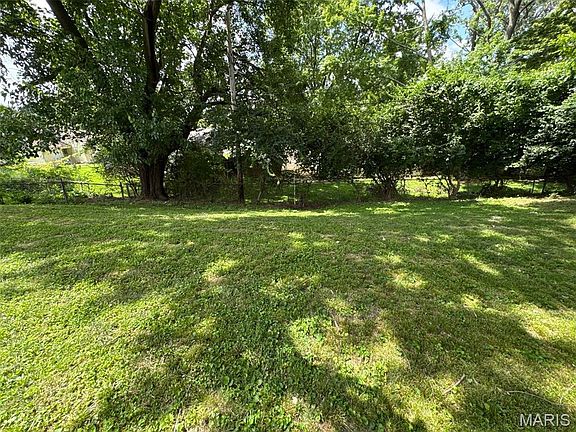 4th image of 2570 Mullanphy Ln