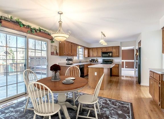 5th image of 409 Sharon Ln