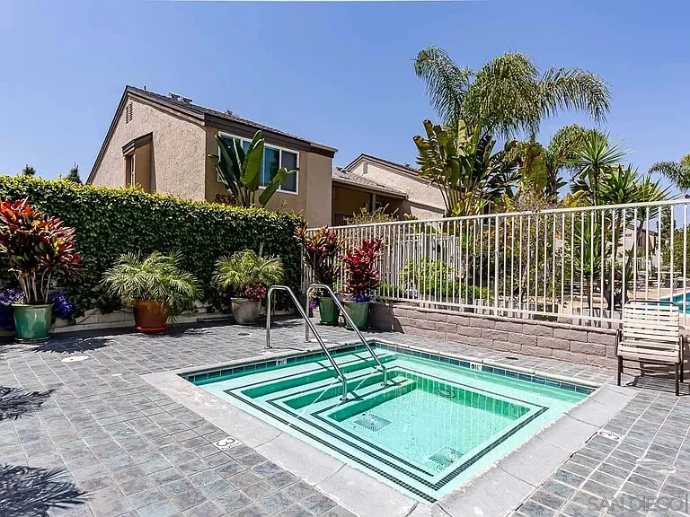 8571 Villa La Jolla Dr #L — Photo 7
