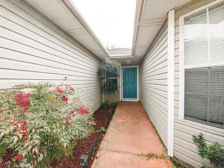 24 Stowe Rd — Photo 3