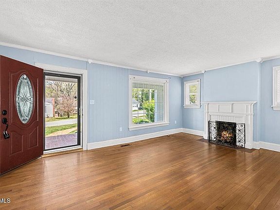 5th image of 1068 Prospect Ave