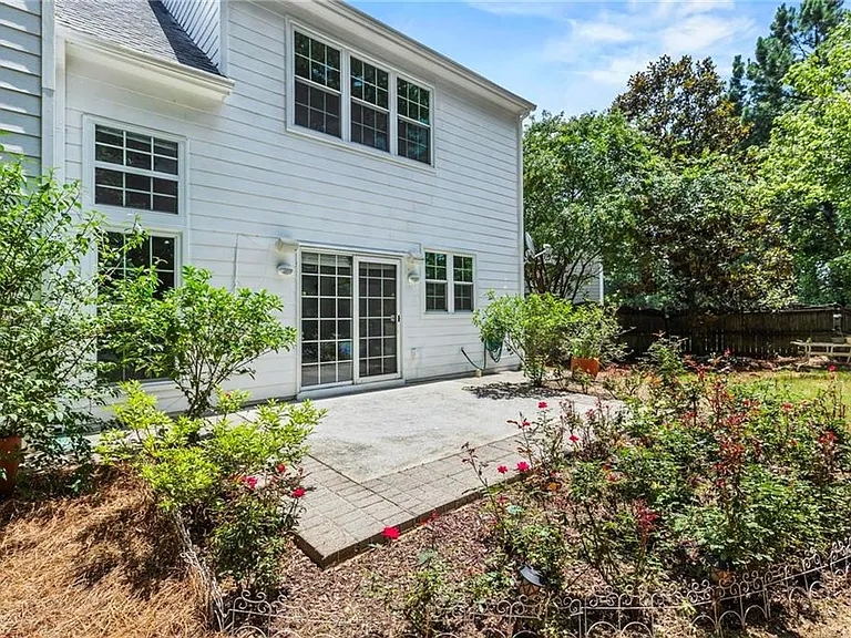 490 Chippenham Ct — Photo 36