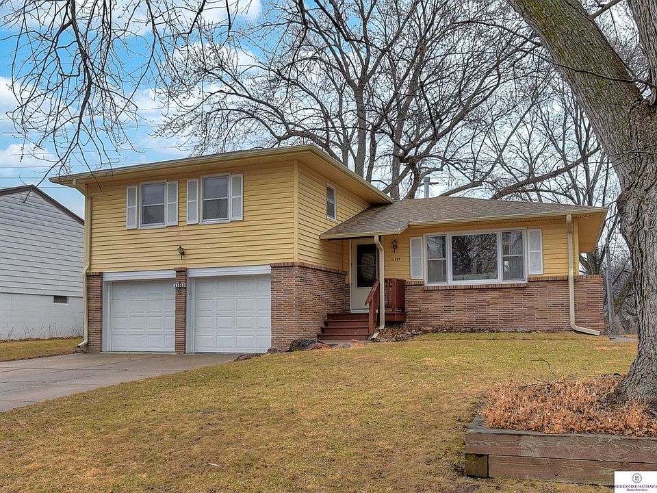 1st image of 11063 Oakbrook Dr