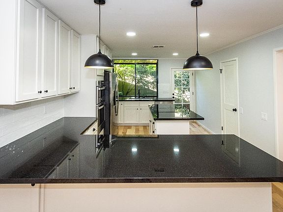 4th image of 427 Wyndgate Rd