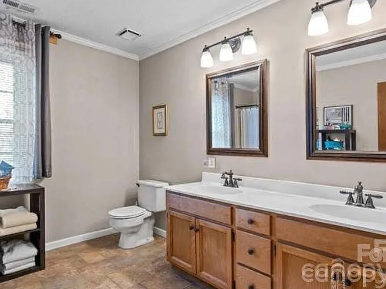 1212 Ashford St — Photo 10