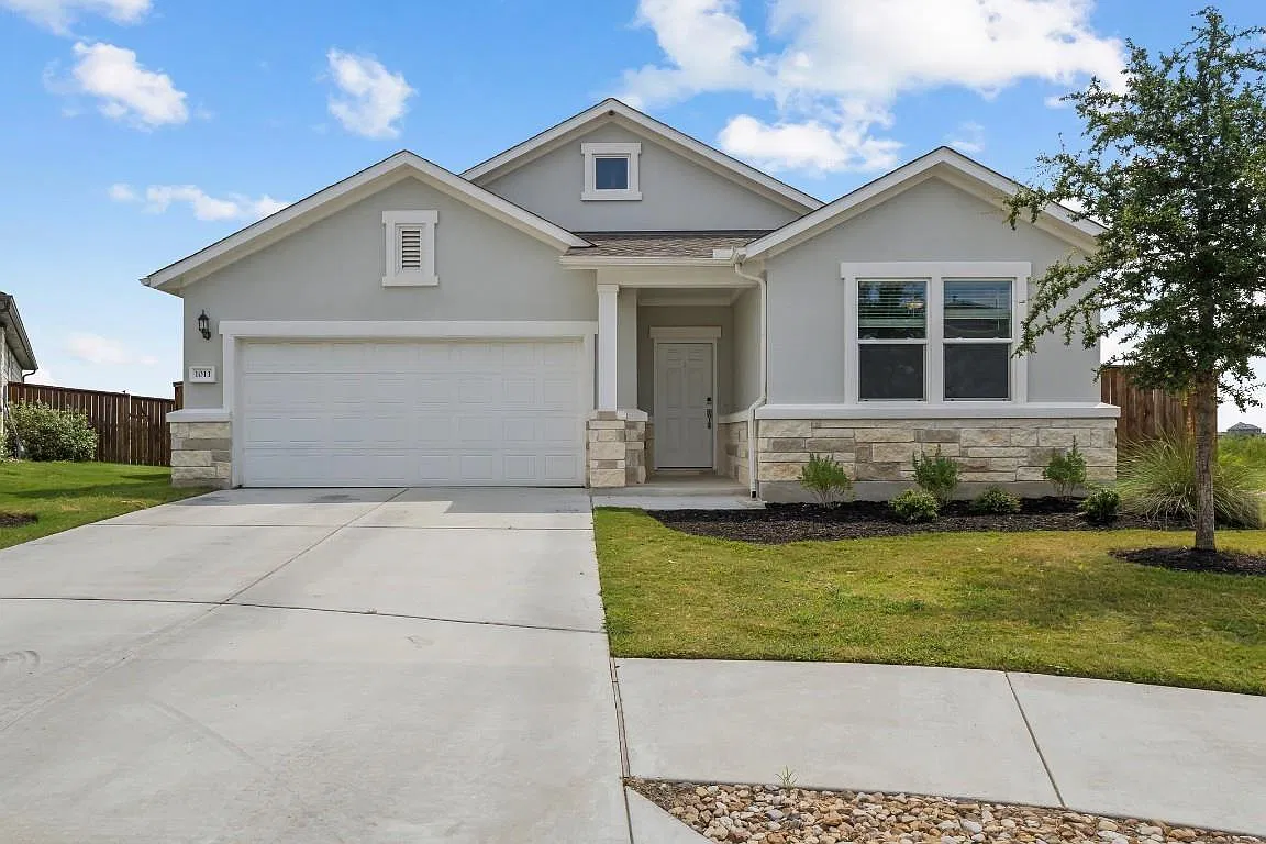 3 bed, 2.0 bath, 1699 sqft, $2,100 — Photo 1