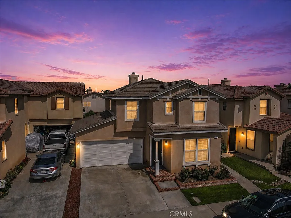 3 bed, 2.5 bath, 1941 sqft, $3,600 — Photo 1