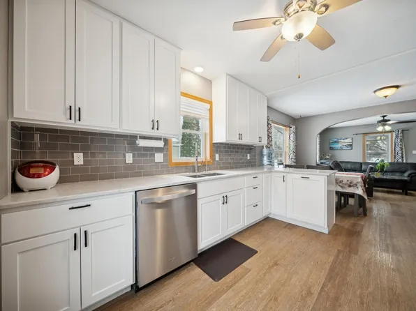 704 Broadway St, Cleveland, MN 56017