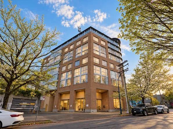 288 E 8th Ave #402, Vancouver, BC V5T 4S8