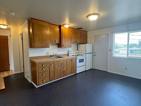 4th image of 1100 N B St #8