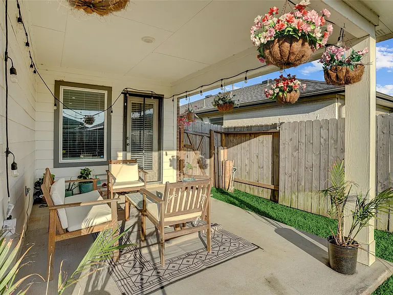 7926 Murciana Dr — Photo 25