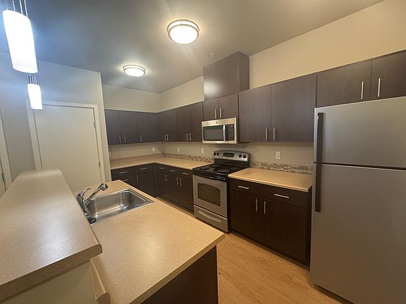4th image of 947 Discovery Cir NE Unit 302