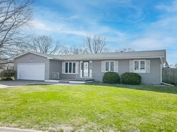 205 Park Lane Cir, Park View, IA 52748