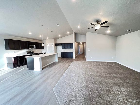 3rd image of 19381 Geneva Pl
