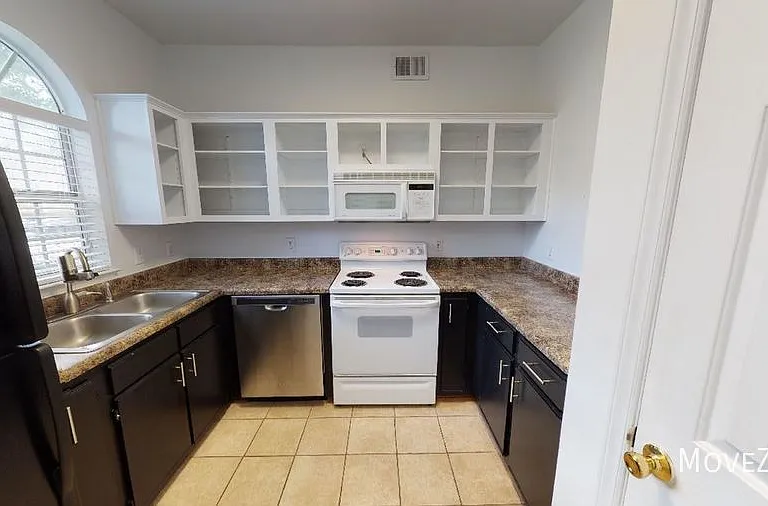 729 Bragg Dr #C — Photo 3