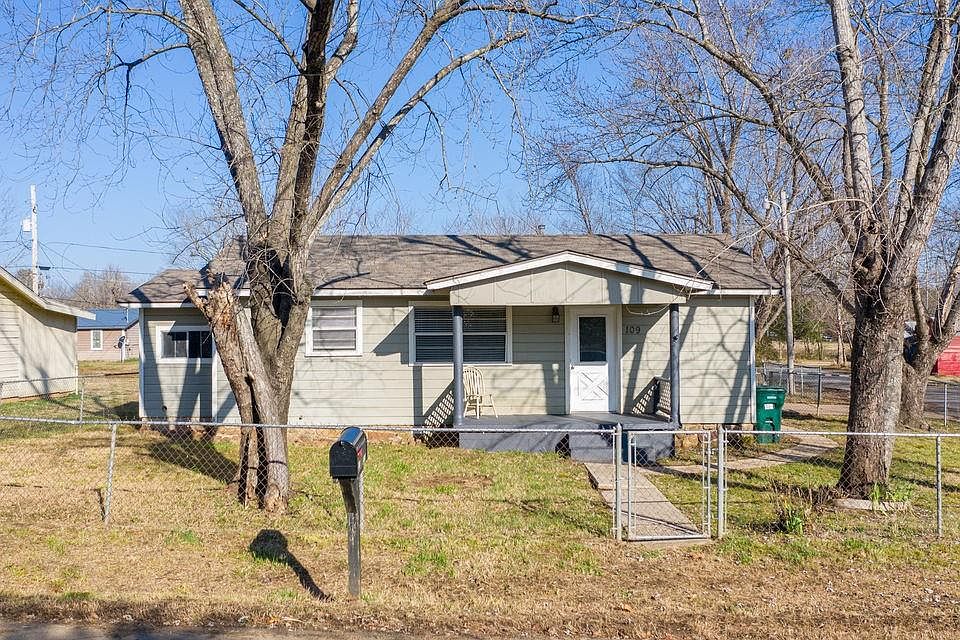 1st image of 109 W Linda St